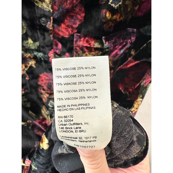 ANTHROPOLOGIE | Pilcro Velvet Button Down Shirt Black Red Floral Blouse | XS - Picture 6 of 7